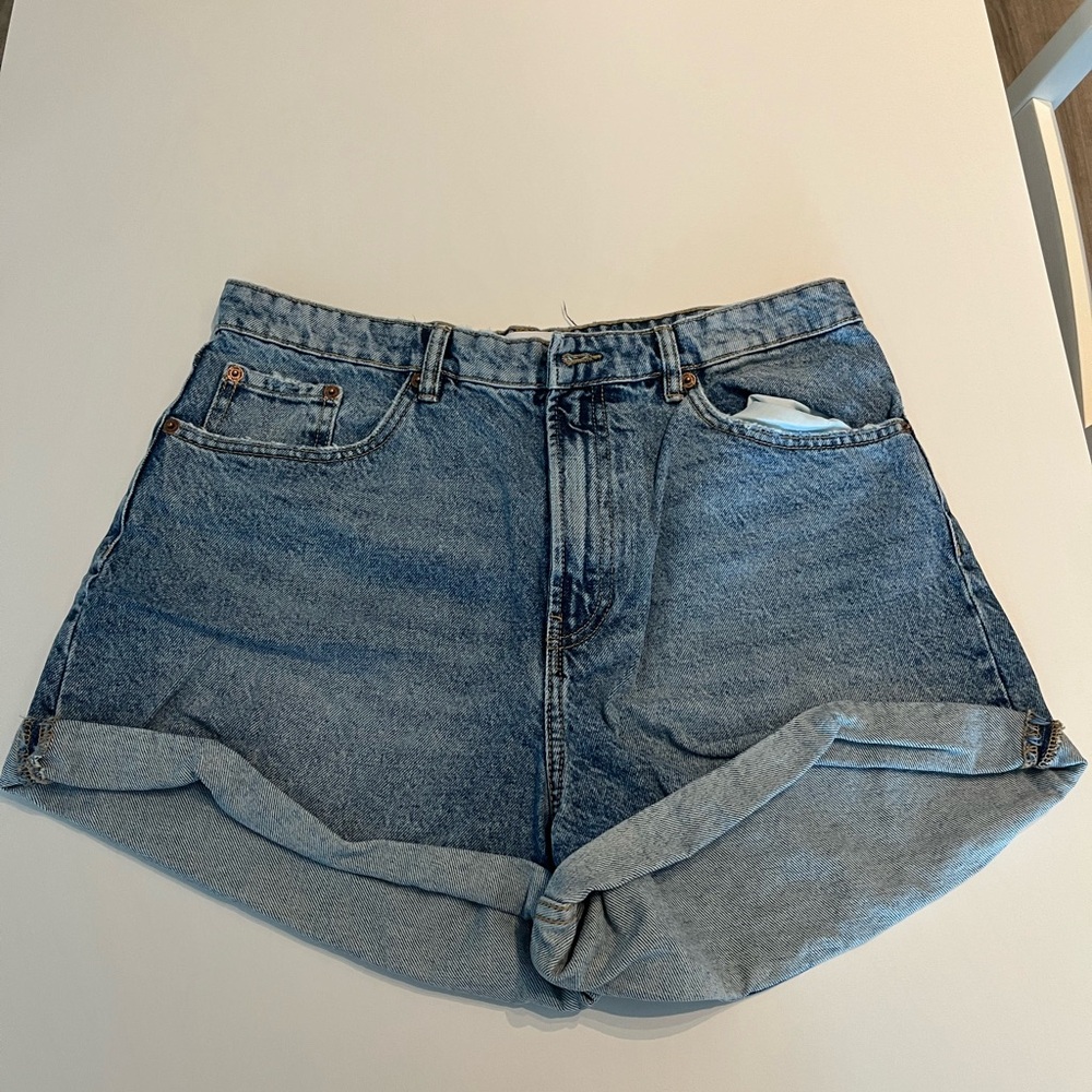 CCO LOW PRICE!! Zara high rise denim shorts